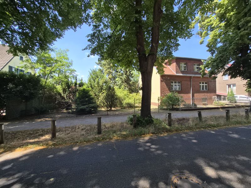 Grundstück mit Bestandsgebäuden und Scheune - großzügiges Baugrundstück für EFH oder DHH in Potsdam